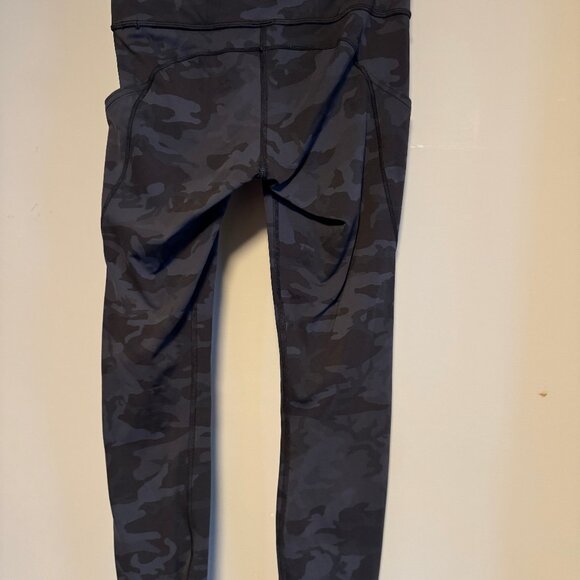 Lululemon Camo High-Rise Crop Leggings | Size 6 - Picture 3 of 3